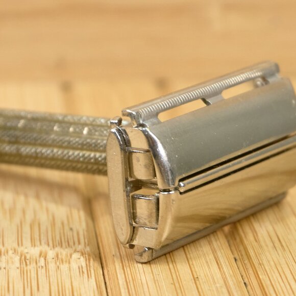 Gillette Vintage Safety Razor, Butterfly TTO Mechanism, Made in England - Picture 4 of 10